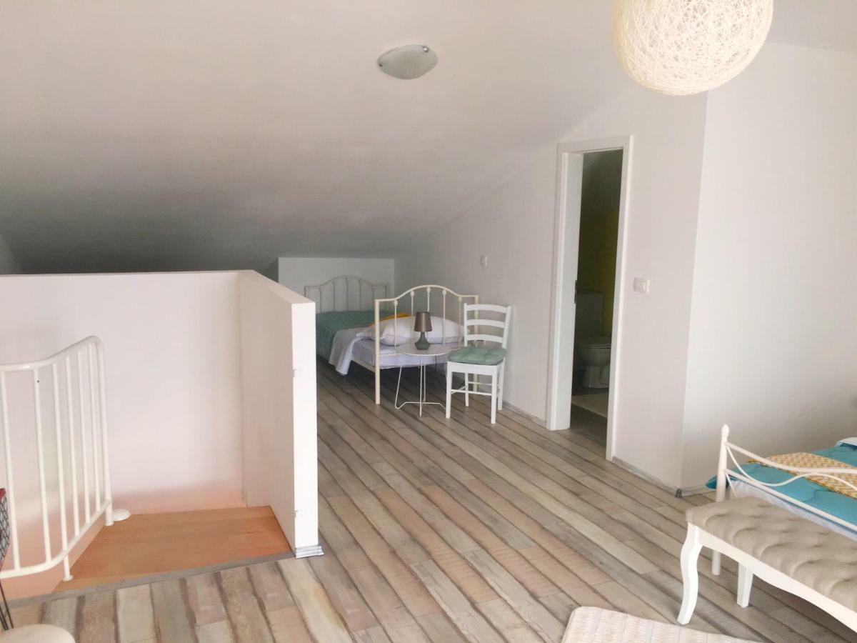 Apartment Valentina Klenovica Esterno foto